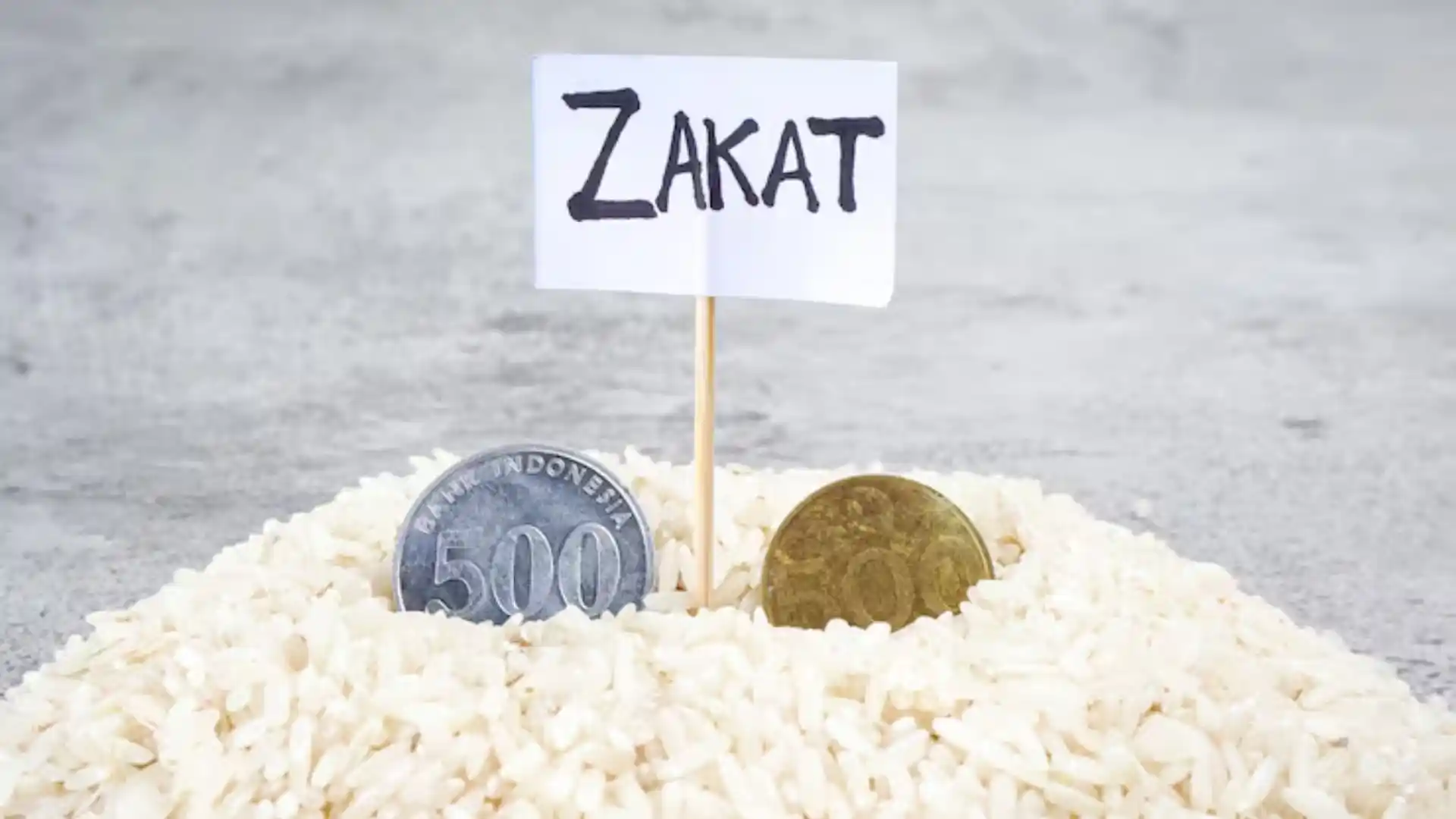 صورة: مستندات ضريبية أو حاسبة زكاة
